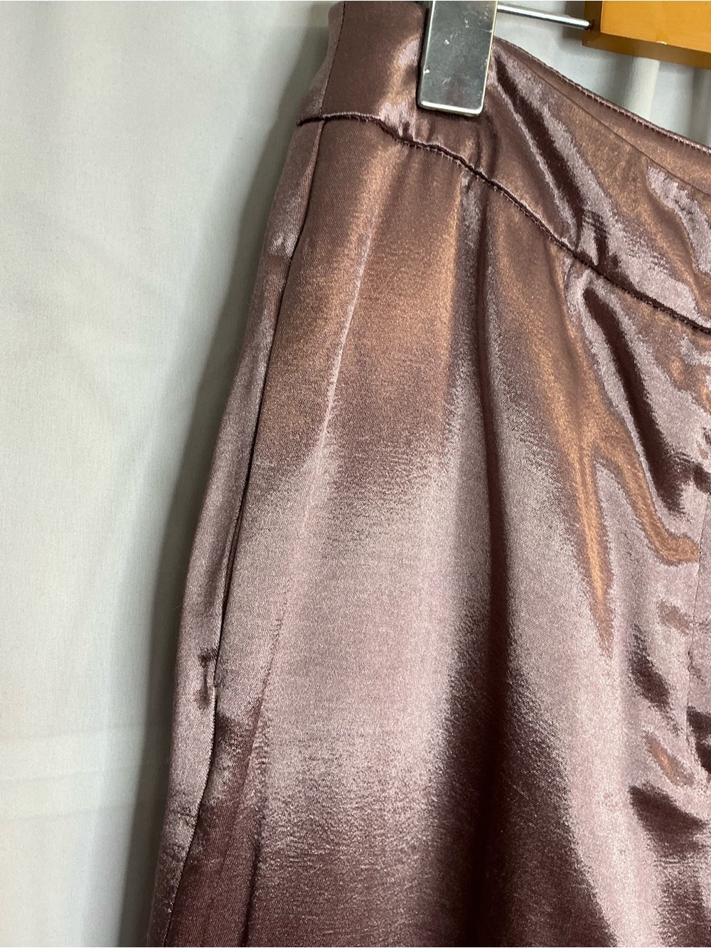 2341 - Guess Metallic Mauve Satin Wide-Leg Pants - Picture 3 of 11
